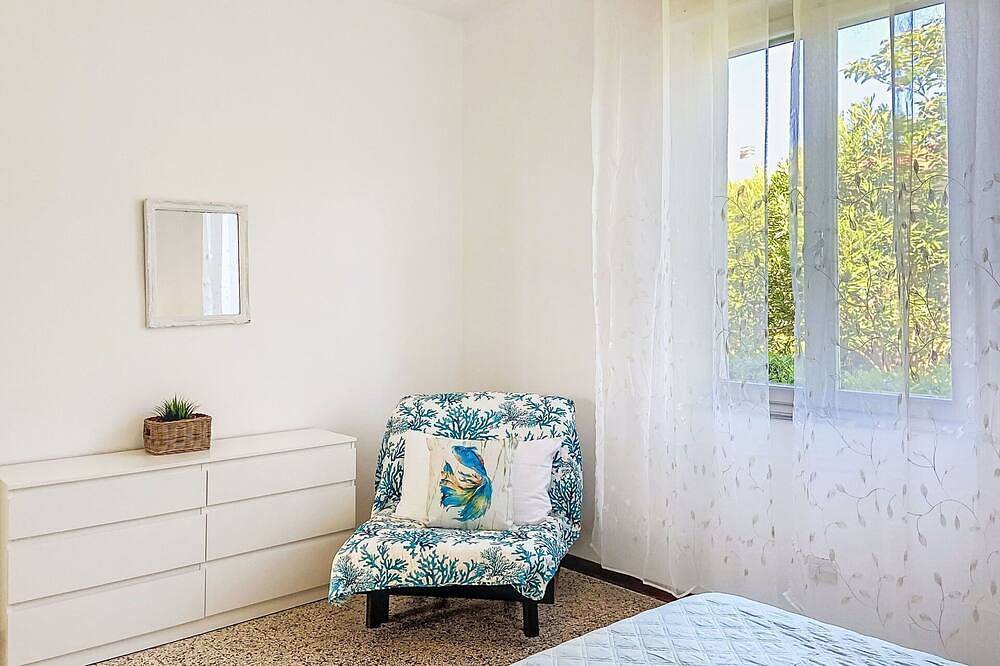 Entire apartment, Lovely apartment for 6 people with Wifi, Tv, patio and pets allowed in Castiglioncello, Rosignano Marittimo