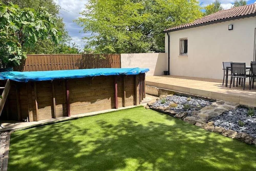 Quiet house, swimming pool, pétanque court between the Cévennes and the sea in Deaux, Alès region
