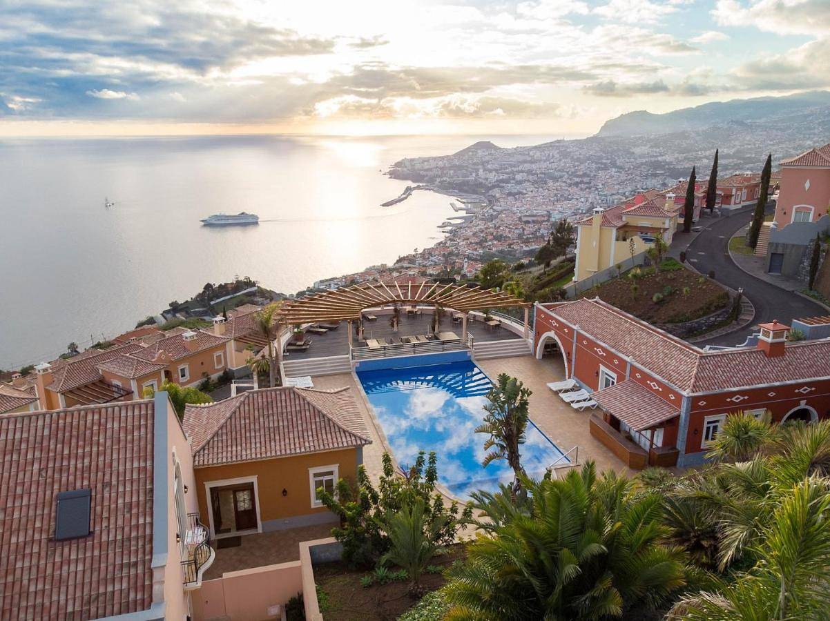 Balancal Apartments and Villas Palheiro Village by Holiday Rental Madeira in São Gonçalo, Madeira