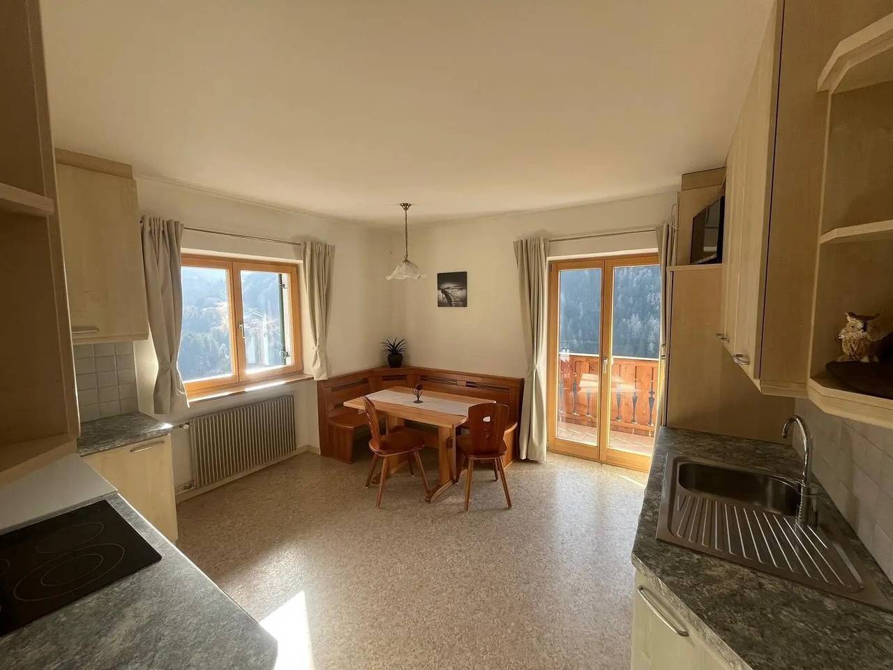 Apartamento entero, Apartamento 'Unterzerunhof Klein' con vistas a la montaña, terraza privada y Wi-Fi in Laion, Dolomiti Superski
