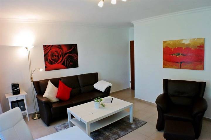 Apartamento de vacaciones para 2 personas, con balcón y vistas además de jardín y piscina - 1