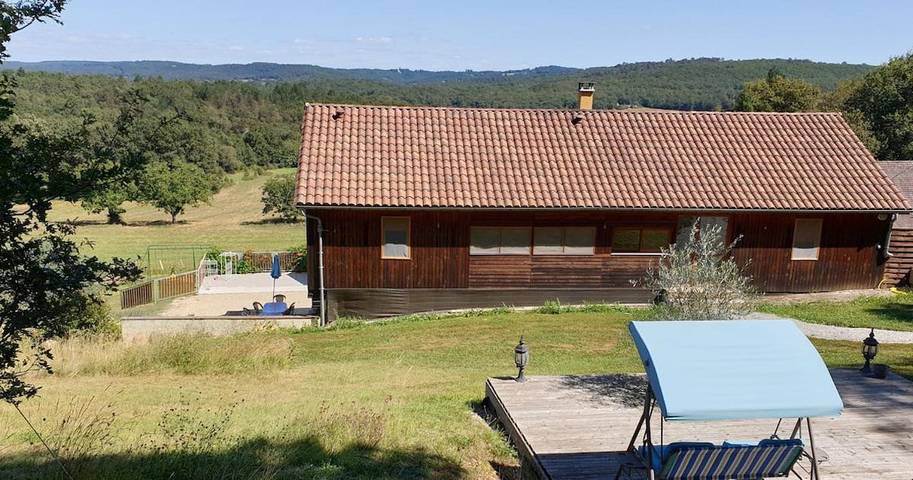 Ferienhaus für 15 Personen, mit Terrasse und Garten sowie Pool und Ausblick in Saint-Léon-sur-Vézère