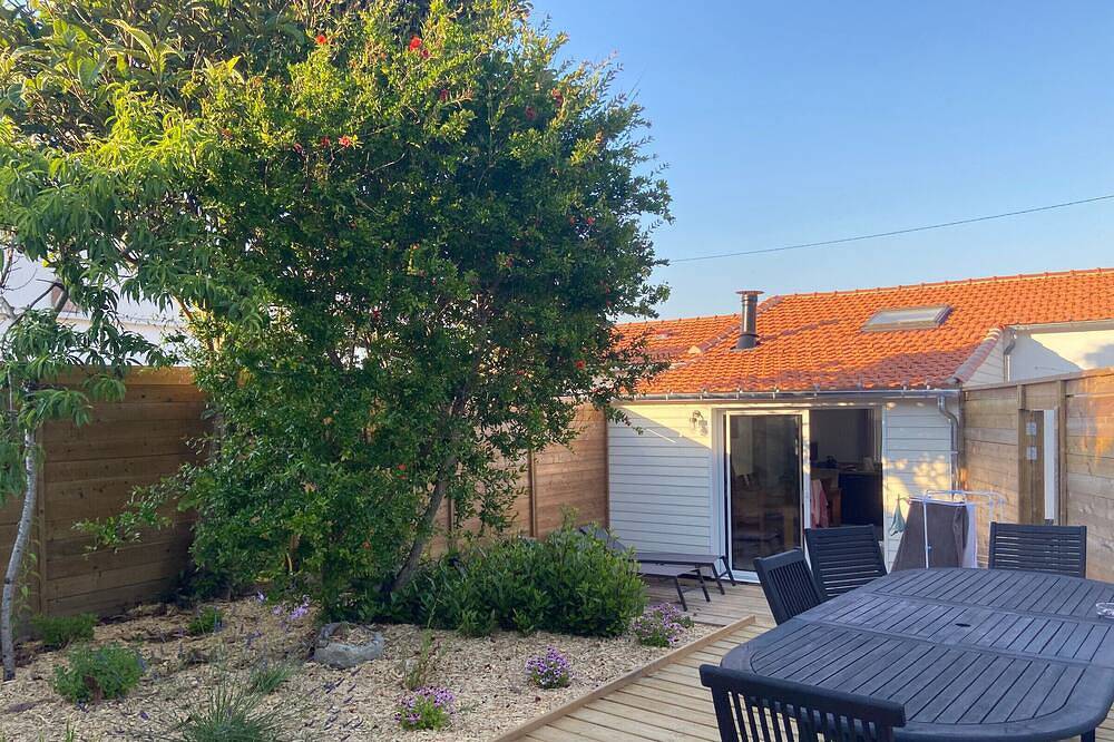 Maison Traditionnelle Rénovée, Proche Plage, Barbâtre - Terrasse, Wifi, Confort Modern in Barbâtre, Noirmoutier