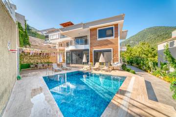 Location de vacances pour 10 personnes, avec jardin et vue à Alanya