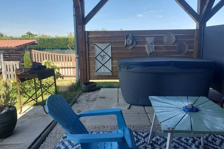 Gîte pour 5 personnes, avec jacuzzi dans Sainte-Foy-Saint-Sulpice