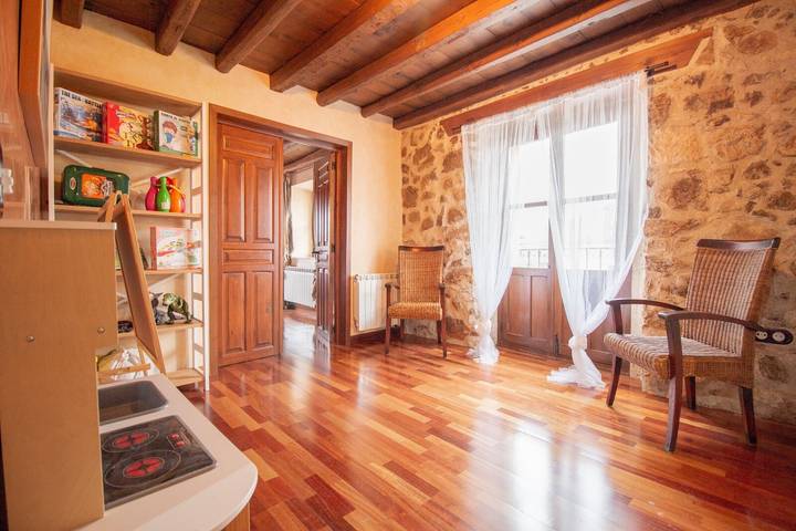Holiday Home 'La Casa Del Médico' with Mountain Views, Private Pool and Wi-Fi in La Pinilla, Cerezo de Abajo