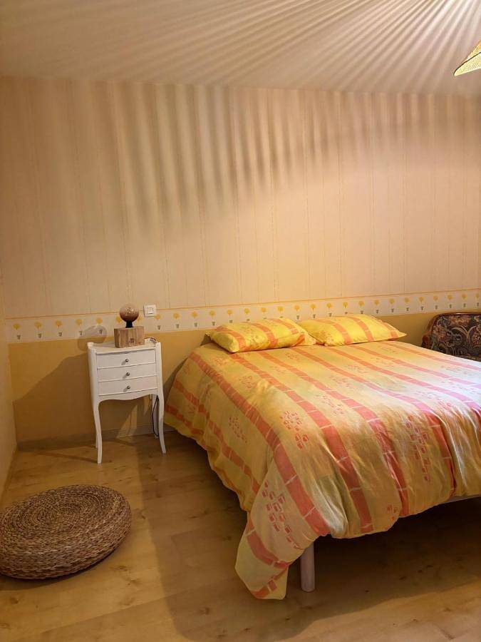 Gîte pour 2 personnes, avec jardin ainsi que vue et terrasse à Boussy