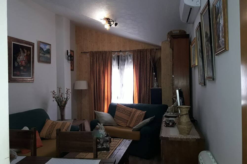 Apartamento entero, Alborada su lugar ideal para conectar con la naturaleza. in Entorno de Sierra Nevada, Pinos Genil