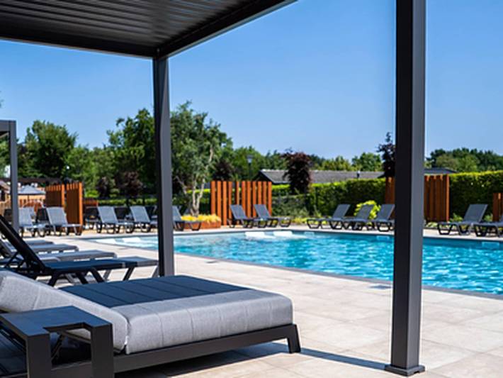 Chalet voor 4 personen, with Terras and Tuin as well as Zwembad in Veldhoven