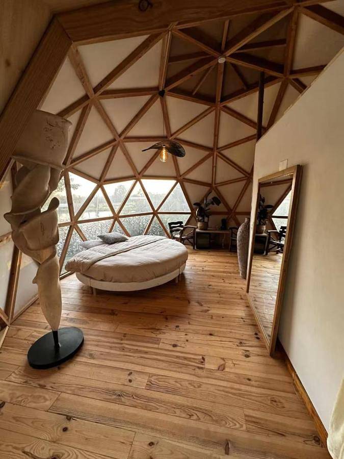 Tente pour 2 personnes, avec terrasse ainsi que jardin et jacuzzi