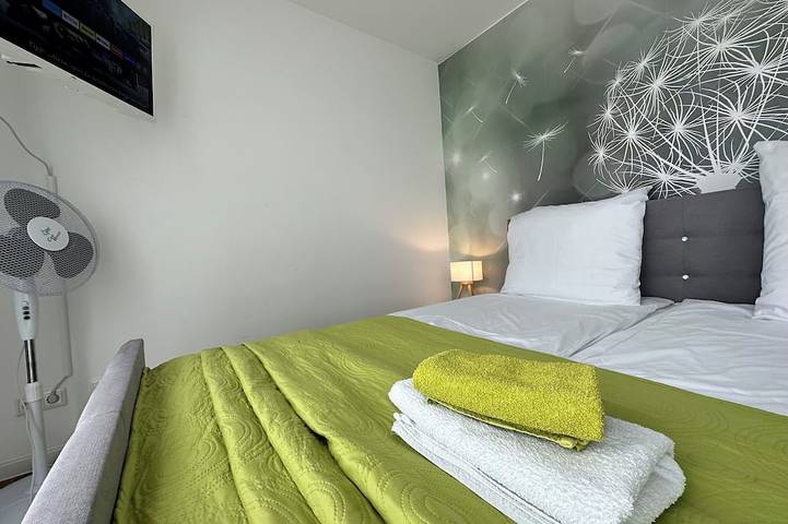 Ganze Wohnung, Panorama Penthouse Apartment, Terrasse, Whirlpool, Klima, bis zu 6 Personen in Frankenthal, Kurpfalz