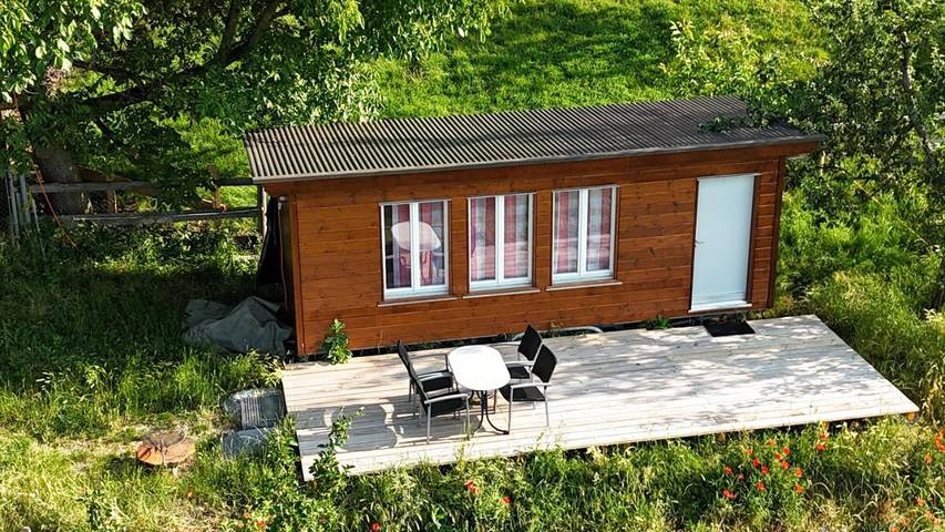 Camping für 2 Personen, mit Terrasse und Pool sowie Ausblick im Berner Oberland