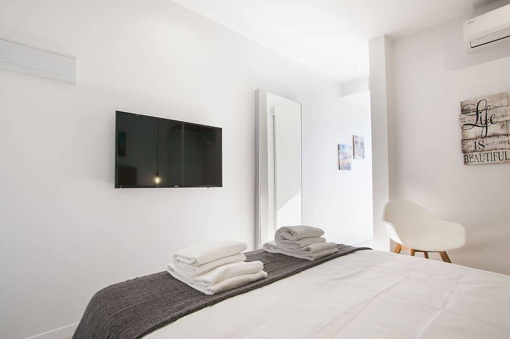 Entire apartment, Beachfront Penthouse Zc2B6 in Castelldefels, Baix Llobregat
