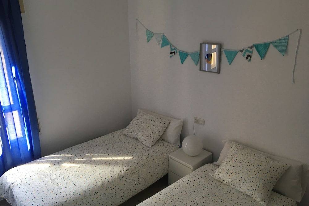 Entire apartment, Nice apartment, in front of the beach. in Fuengirola, Costa del Sol