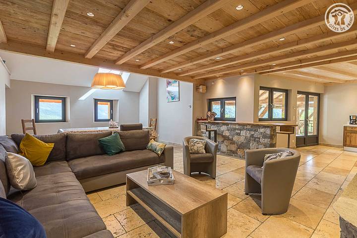 Gîte pour 12 personnes, avec Balcon ainsi que Terrasse et Sauna à Albertville