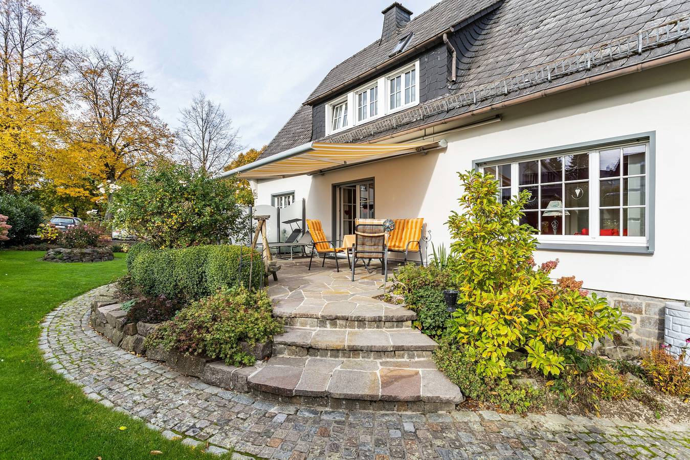 Ganze Wohnung, Ferienwohnung 'Sommersonne' mit Bergblick, privater Terrasse und Wlan in Hirschberg (Warstein), Warstein
