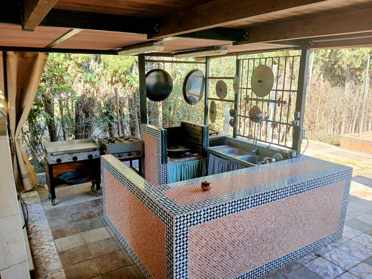 Spacious Garden Villa, private pool, huge grounds with orange trees in Dos Hermanas, Provincia de Sevilla