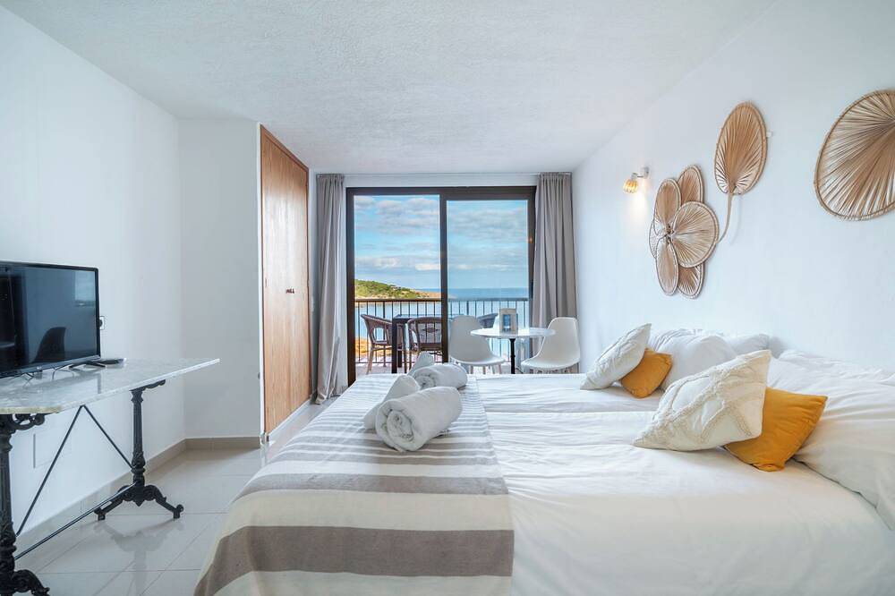 Entire apartment, Es Grop Est. Vista Mar in S'Arenal Petit, Sant Joan de Labritja