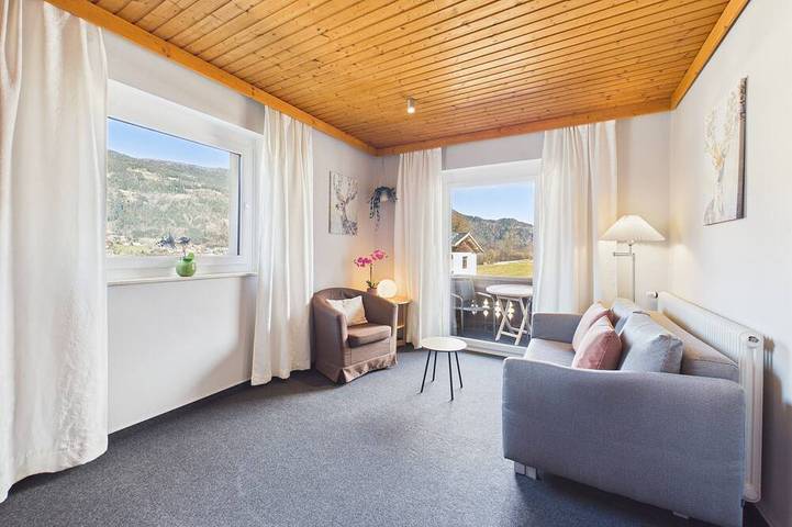 Ferienwohnung für 2 Personen, mit Pool und Balkon