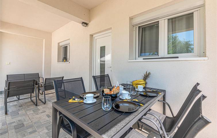 Gîte pour 4 personnes, avec terrasse à Zaboric - 2