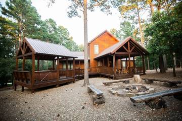 Log Cabin for 12 Guests in Broken Bow, Broken Bow Lake, Picture 1
