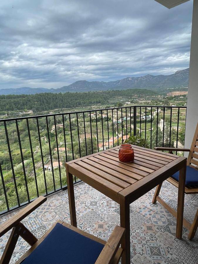 Location de vacances pour 4 personnes, avec balcon et vue à La Sénia