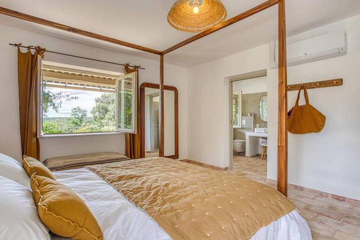 Location de vacances pour 12 personnes, avec vue ainsi que jardin et piscine, animaux acceptés à Fons-sur-Lussan - 4