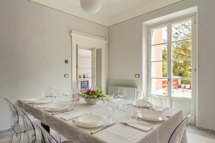 Villa 'Brecht' with Private Terrace, Wi-Fi and Air Conditioning in Bagni di Lucca, Lucca Province