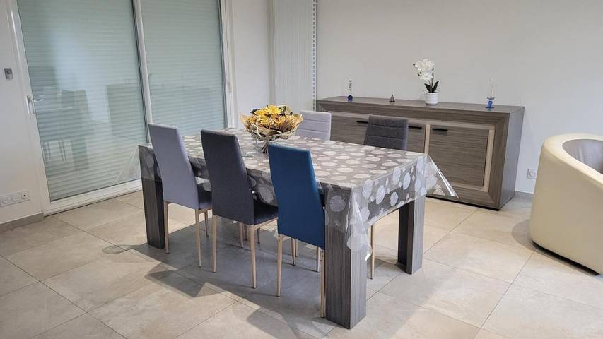 Location de vacances pour 7 personnes, avec jardin et balcon à Saint-Étienne-en-Coglès