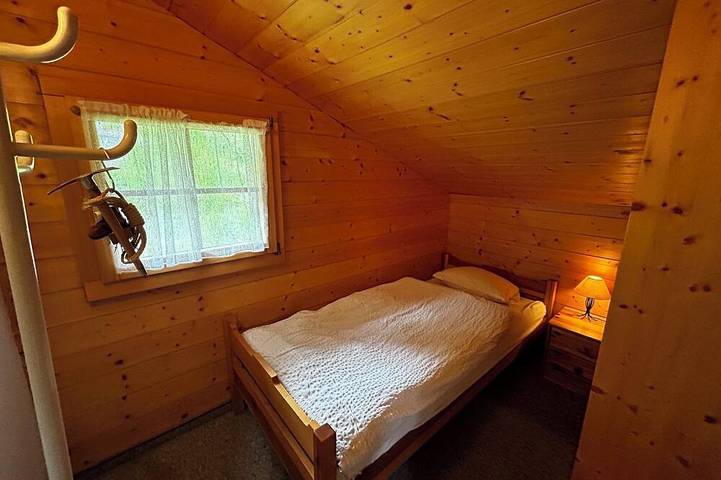Sehr komfortables Chalet für 6 Personen: Erdgeschoss: Wohnraum mit Kamin - Küche mit Spülmaschine, F in Grimentz, Anniviers