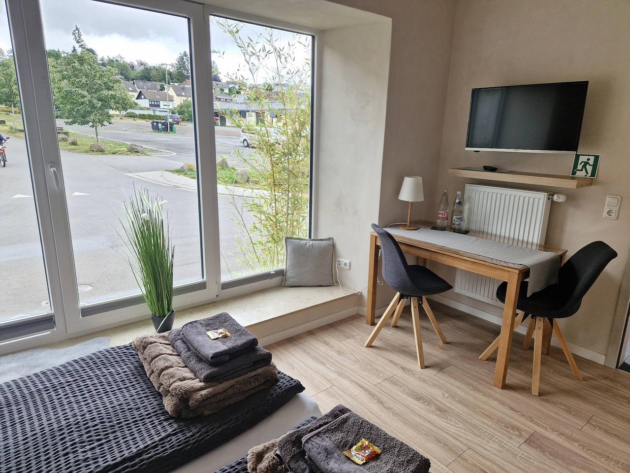 Ganze Ferienwohnung, 2-Bett-Appartement Nr. 1 in Hillesheim, Vulkaneifel