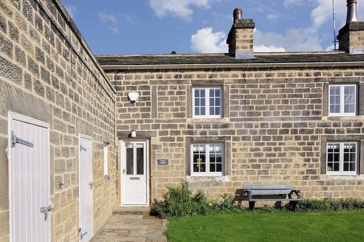 Log cabin for 4 people, with garden in Leeds