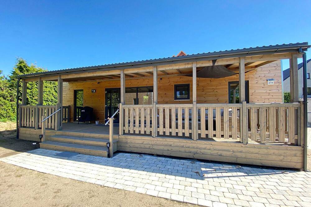 Wassermann vacation home with box-spring beds and large terrace in Wunstorf, Steinhuder Meer