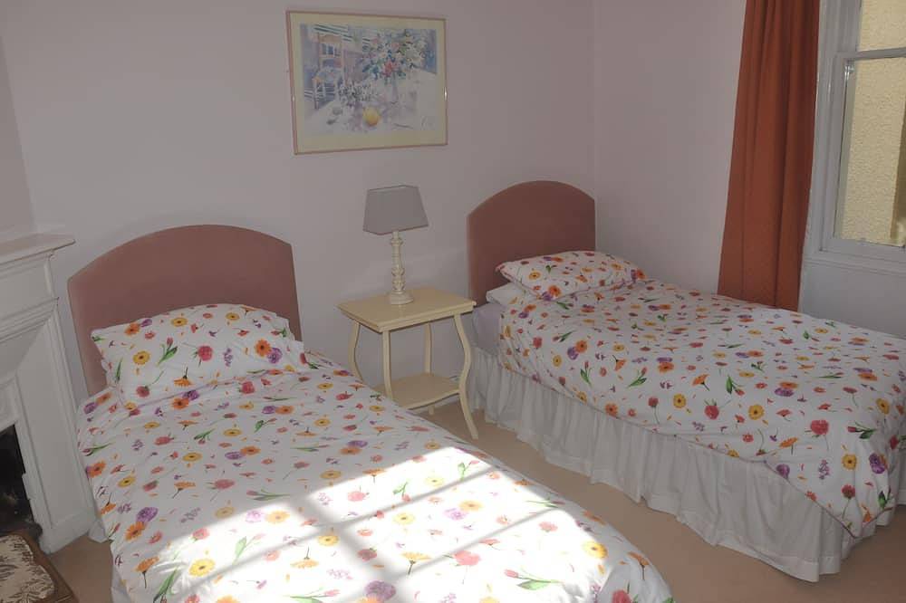 Lochside Cottage With Sea Views in Argyll & Bute