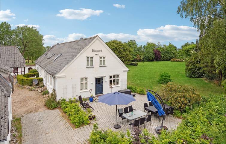 Ferielejlighed for 16 personer, med have og terrasse, husdyr tilladt i Fåborg