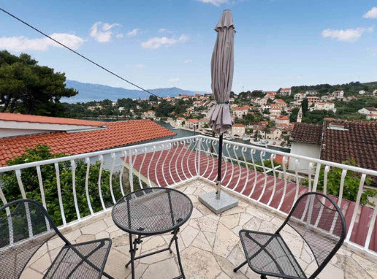 Ferienhaus für 7 Personen mit Garten in Supetar, Brac