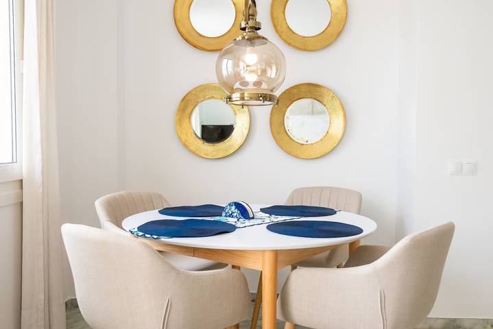 Entire apartment, Apartment 'Estepona Beach' with Sea View, Wi-Fi and Air Conditioning in Arroyo Vaquero Beach, Estepona