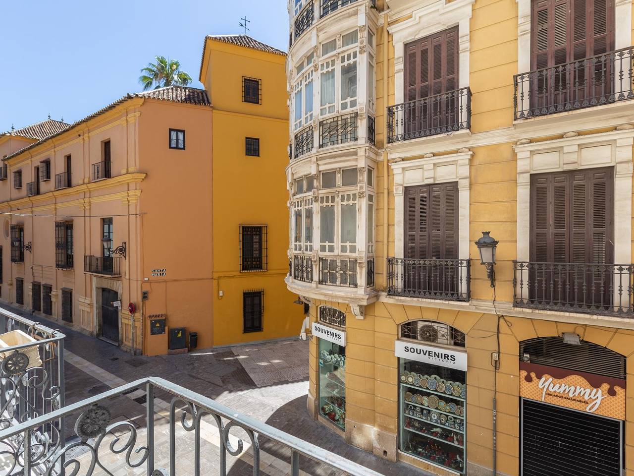 Apartamento vacacional entero, Apartamento con precioso balcón a la calle Molina Lario, junto a la Catedral in Malaga Centro Historico, Málaga