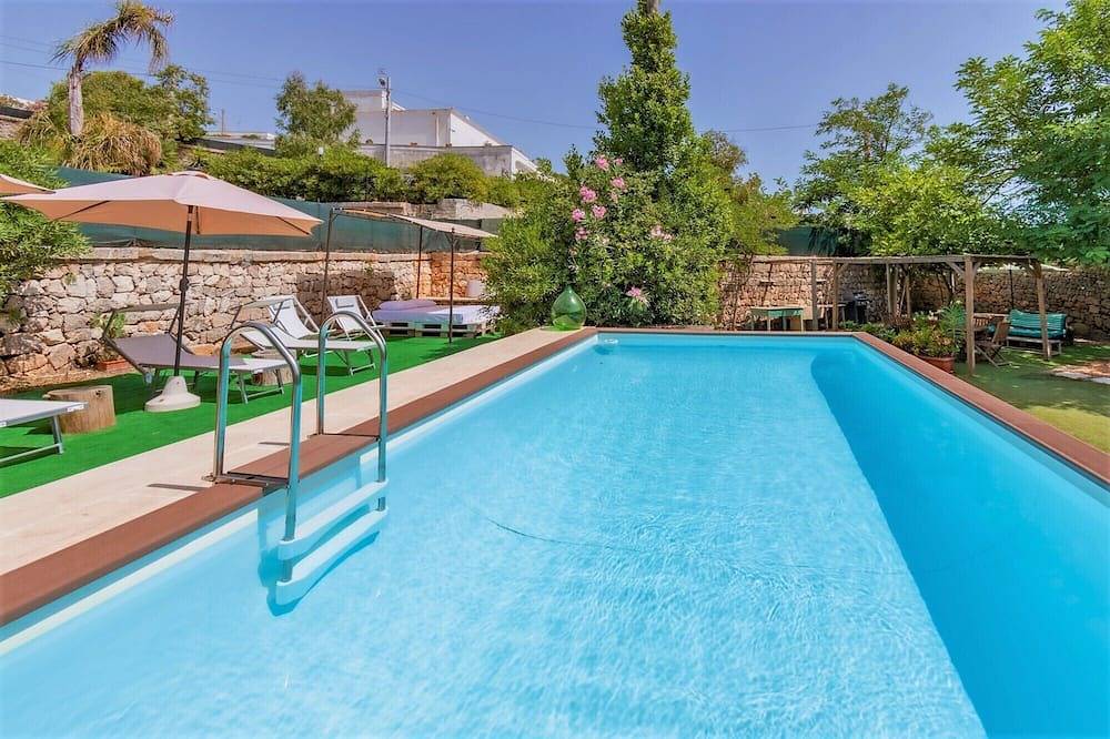 Seafront historical villa with fabulous garden and private pool in Marina Serra, Tricase