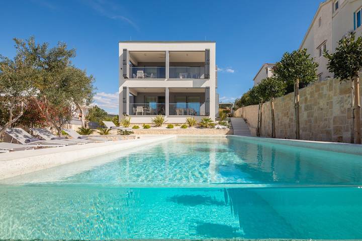 Villa pour 12 personnes, avec piscine et balcon ainsi que jardin et sauna à Sevid - 4