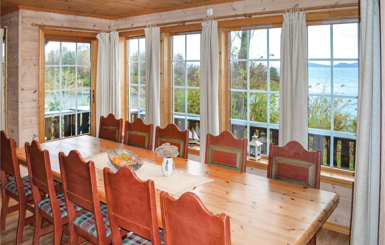Ferienhaus für 10 Personen mit Sauna in Fusa