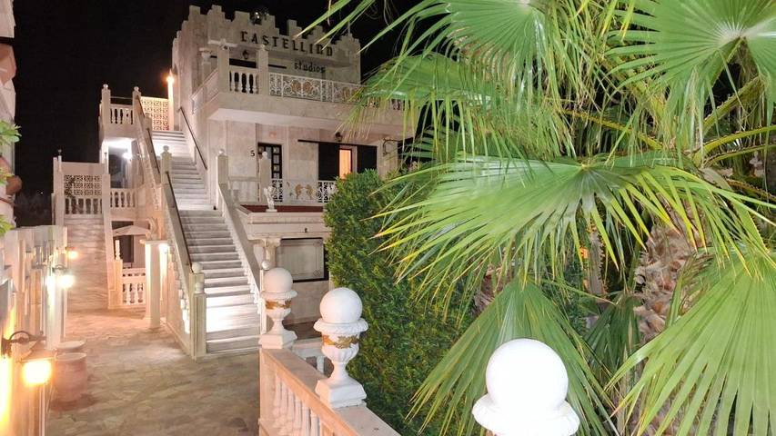 Maison d’hôte pour 2 personnes, avec Balcon et Terrasse ainsi que Jardin et Piscine
