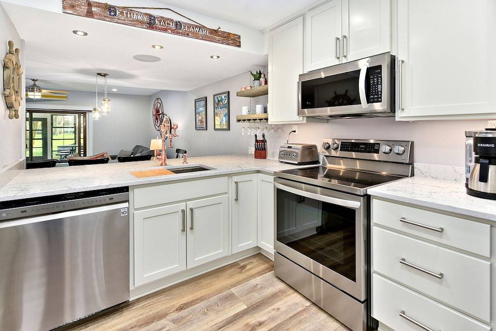 Ganze Wohnung, Gehen, Fahrrad oder Shuttle zum Strand mit allen aktualisierten Annehmlichkeiten Pool & Tennis in Bethany Beach, Sussex County (Delaware)