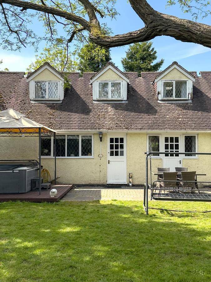 Location de vacances pour 5 personnes, avec Terrasse et Jacuzzi ainsi que Jardin et Vue dans Bray