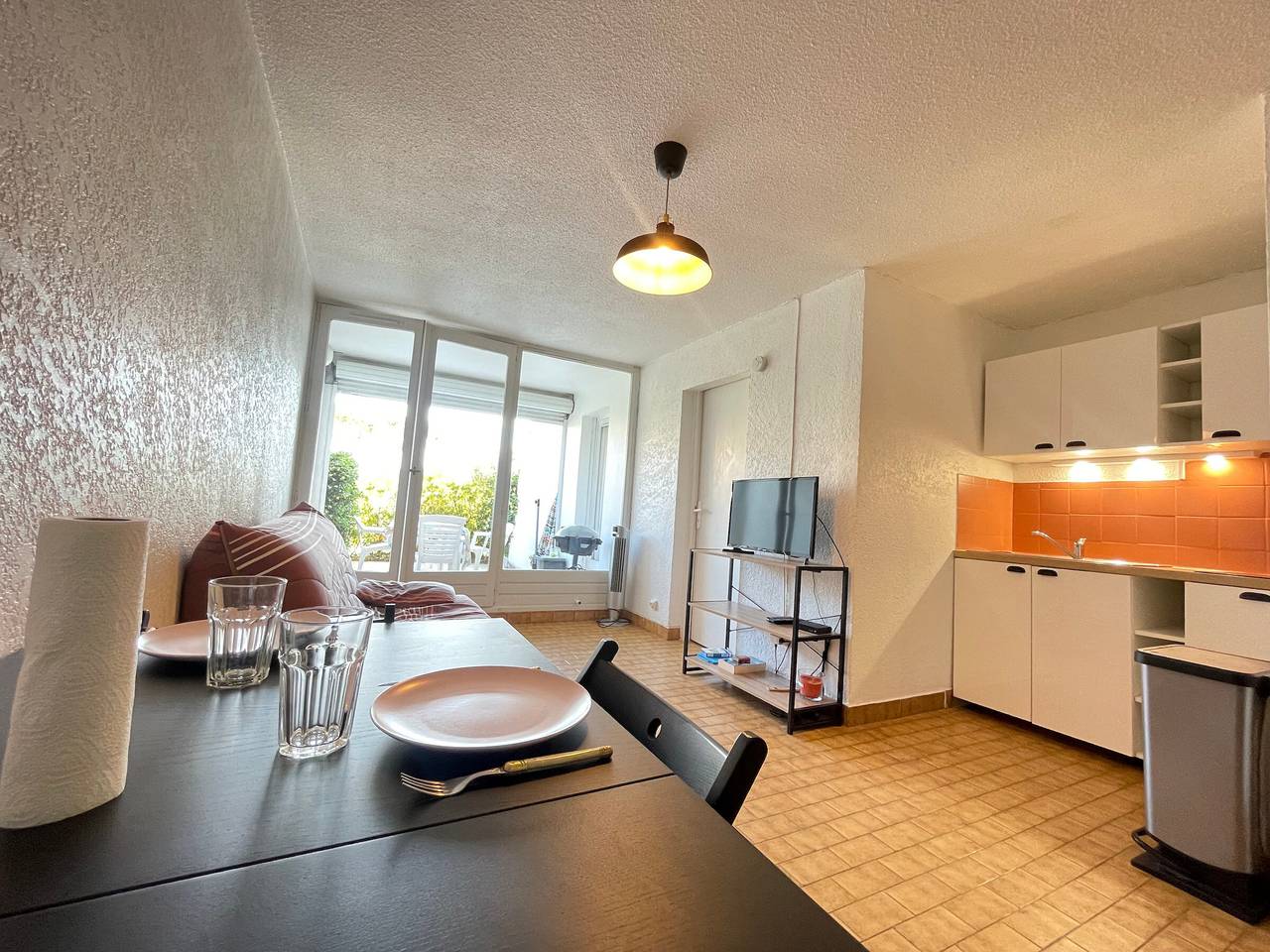 Entire apartment, Spacious 2-Room Apartment by the Sea with Private Parking in Sète in Sete, Mediterranean Coast (France)
