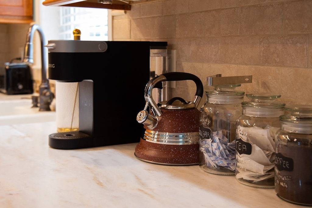 Spacious Entire Home • Free Parking • Near Philly & Universities in Upper Darby, Pennsylvania