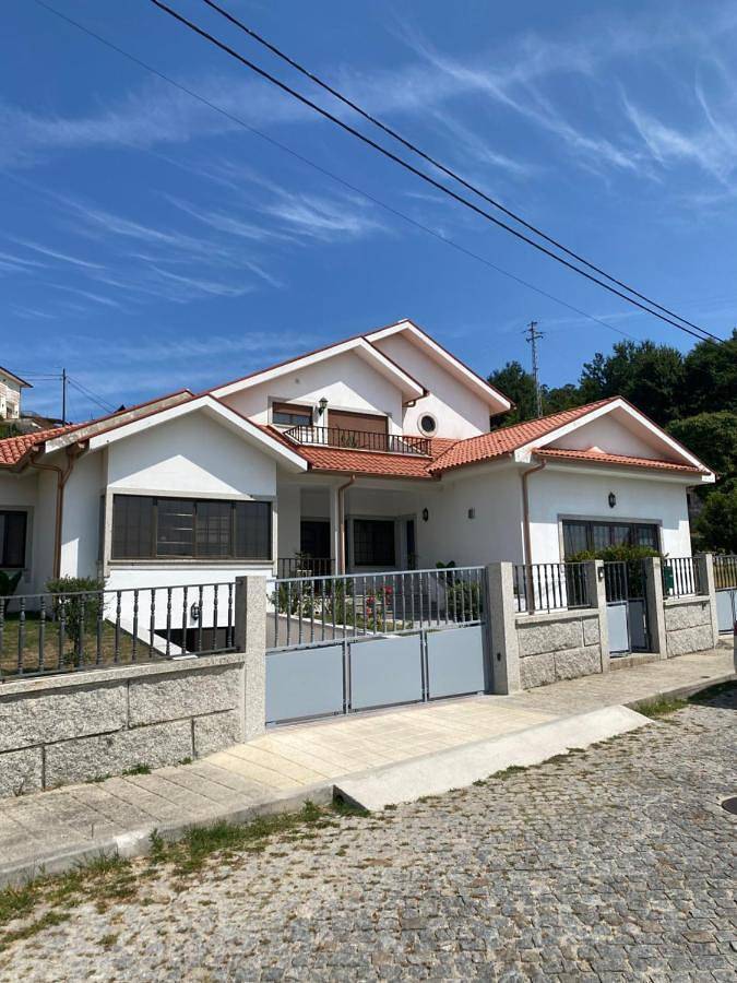 Maison d’hôte pour 2 personnes, avec Balcon et Terrasse ainsi que Jardin et Vue dans Arcos de Valdevez