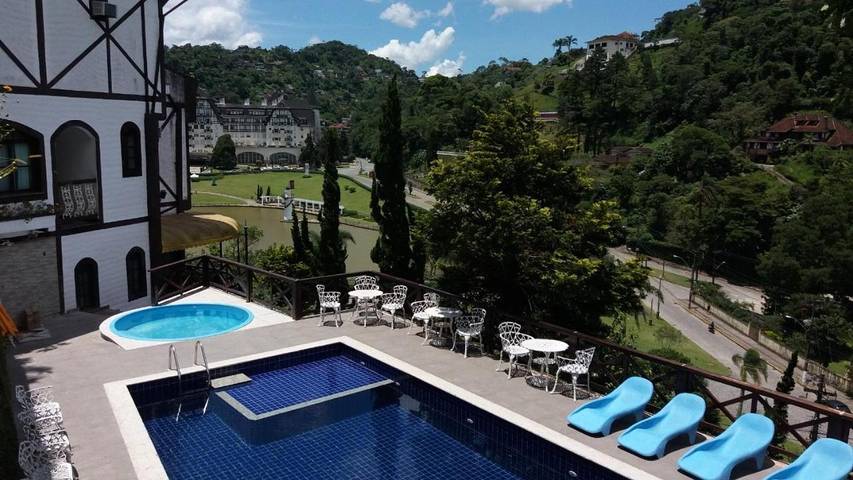 Pousadas para 6 pessoas, com piscina e vista e ainda terraço em Petrópolis