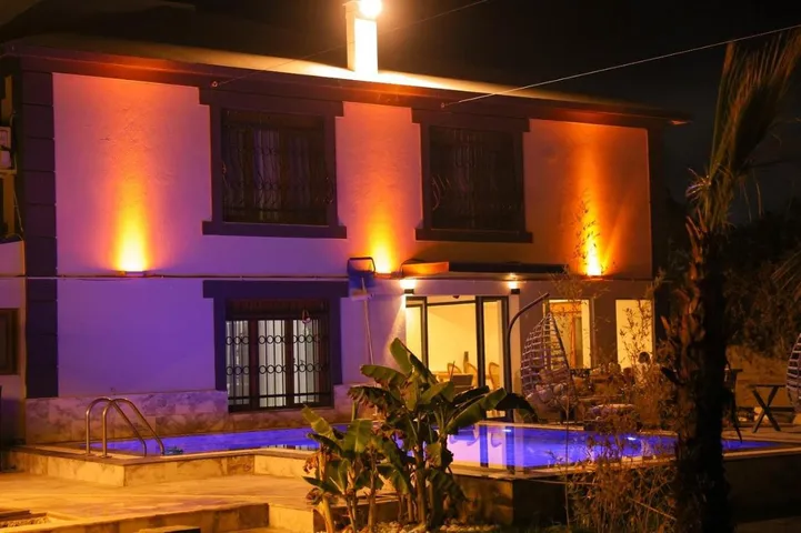 Hotel para 2 personas, con vistas además de jardín y piscina - 1