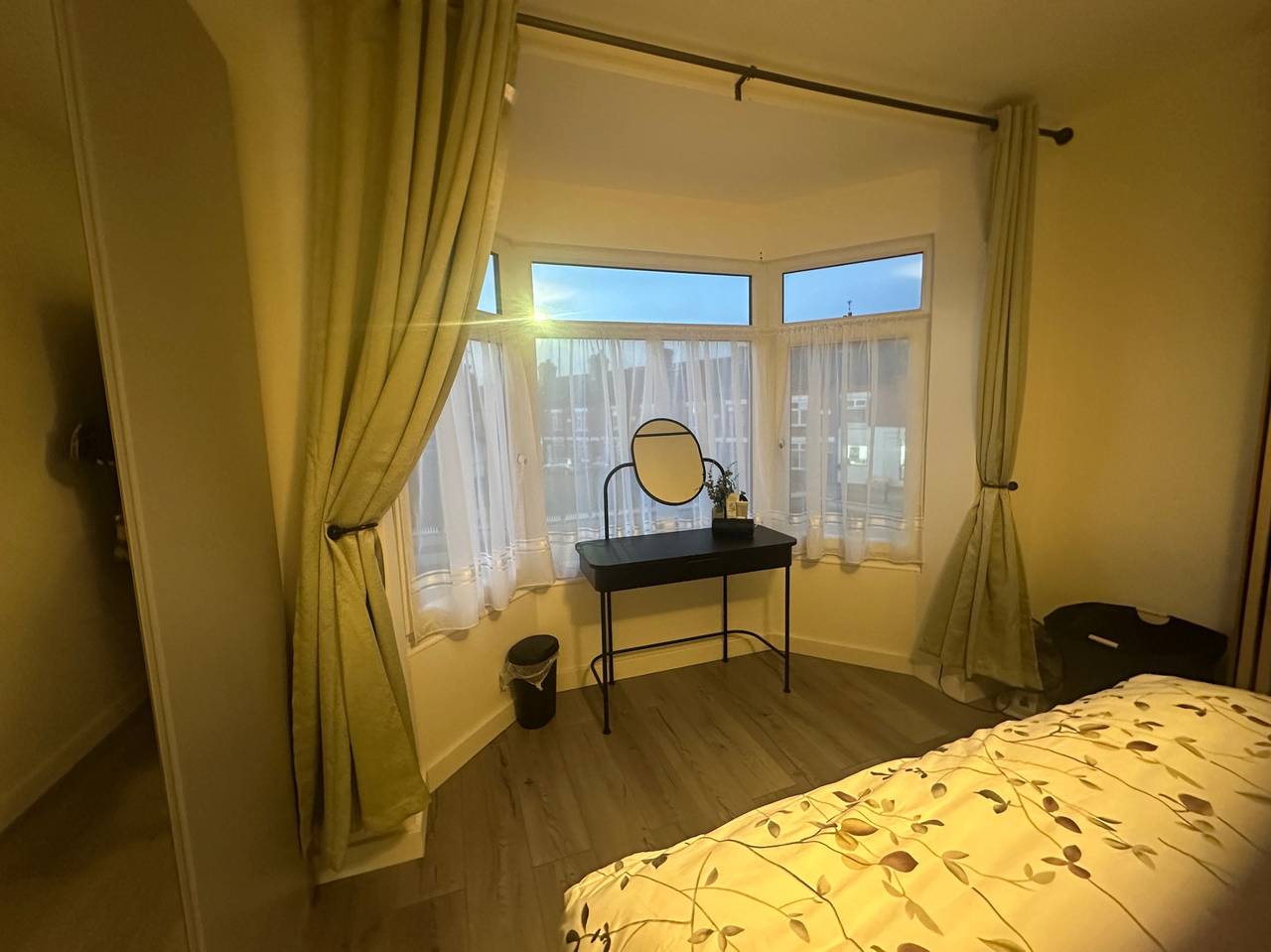 Entire holiday apartment, Green Lane 1-Bed Apartment - Sleeps 4 & Pets Ok in Leicester, Heart of England